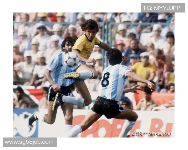 足球历史百大球星阵容解析：探寻最佳十一人背后的传奇与荣耀